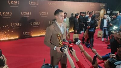 Bek timnas Indonesia, Jay Idzes, sukses meraih penghargaan bergengsi sebagai Men’s Player of The Year dalam ajang PSSI Awards 2026 yang digelar di Studio 6 Emtek, Jakarta, Sabtu (28/3/2026). (Foto: AGF).