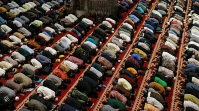 Niat dan Tata Cara Sholat Idul Fitri, Lengkap dengan Bacaan Arab dan Artinya
