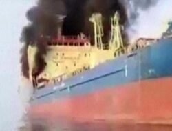 Nekat Lewat Zona Merah, Kapal Tanker Karam di Selat Hormuz
