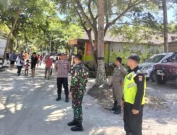 TNI-Polri Gelar Patroli Keamanan di Pantai Karanggongso Saat Libur Lebaran