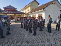 Tingkatkan Keamanan, Babinsa Berikan Pelatihan Dasar dan Kapasitas Linmas