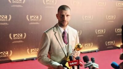 Maarten Paes mengaku bangga usai meraih penghargaan kiper terbaik atau Men’s Goalkeeper of The Year dalam ajang PSSI Awards 2026 yang digelar di Emtek City, Sabtu (28/3/2026). (Foto: AGF).