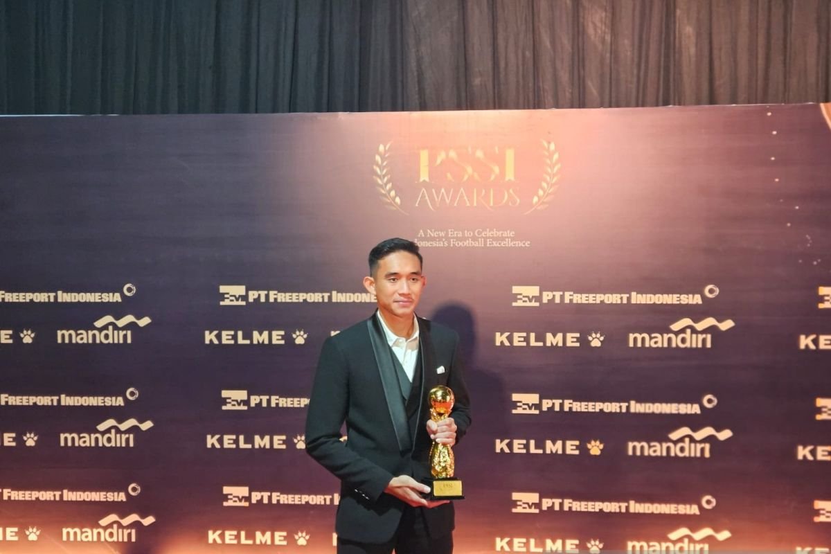 Bek tim nasional Indonesia dan Persija Jakarta, Rizky Ridho, menegaskan bahwa penghargaan gol terbaik yang ia raih dalam ajang PSSI Awards 2026 bukanlah bentuk pelipur lara atas kegagalannya meraih penghargaan FIFA Puskás Award. (Foto: AGF).