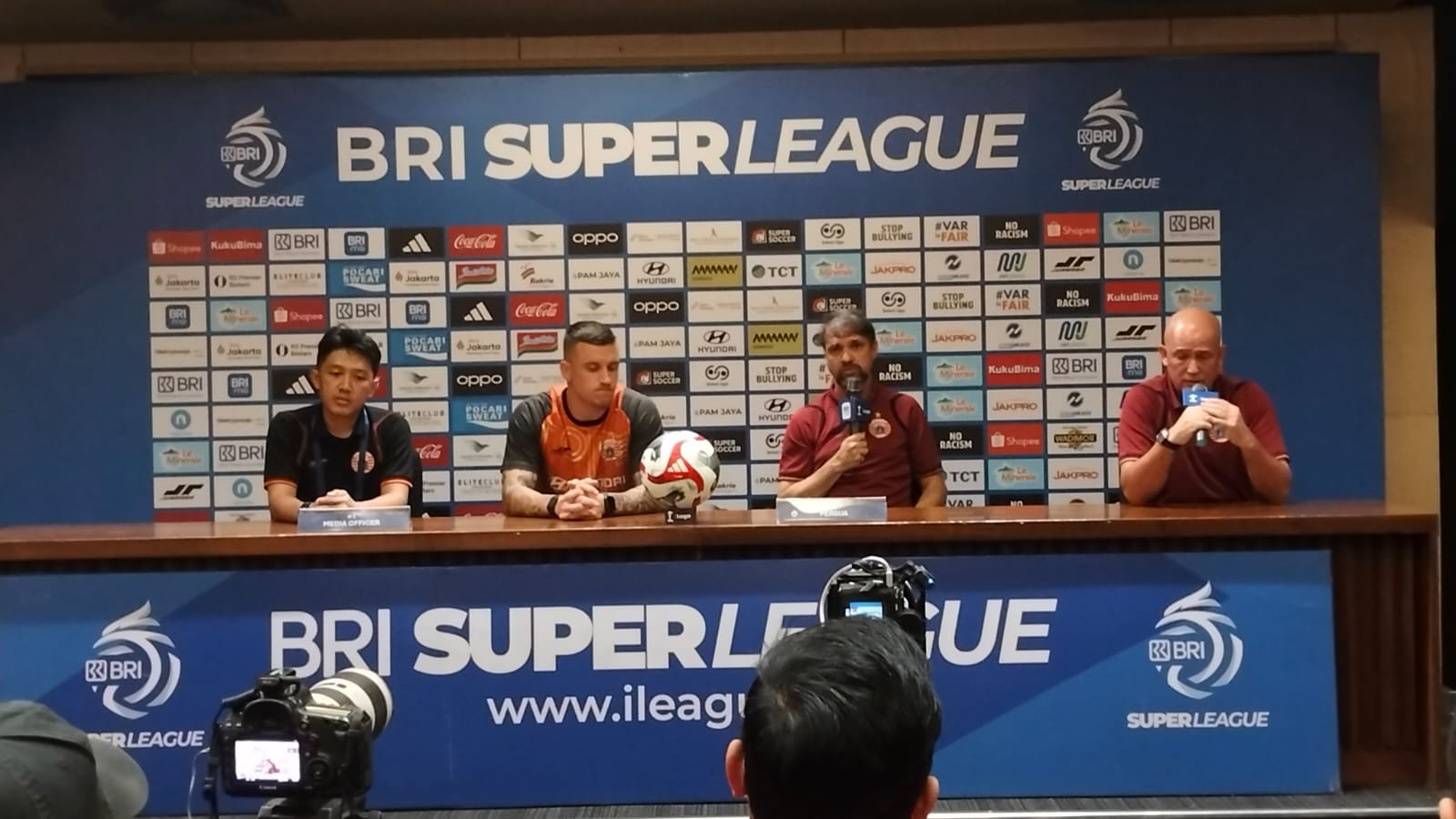 Pelatih Persija, Mauricio Souza, mengakui timnya fokus meningkatkan penyelesaian akhir agar lebih efektif di pertandingan. (foto: pribadi).