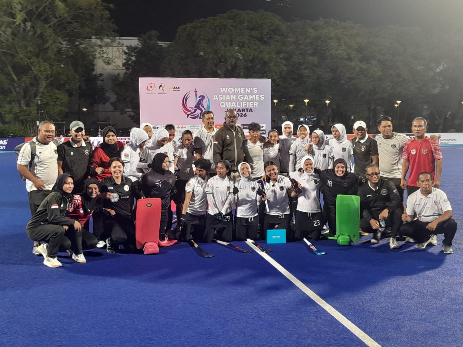 Timnas Hockey Field Putri Indonesia tetap memasang target kemenangan saat menghadapi Singapura dalam laga penentuan juara Pool B Babak Kualifikasi Hockey Putri Asian Games 2026. (foto: FHI).