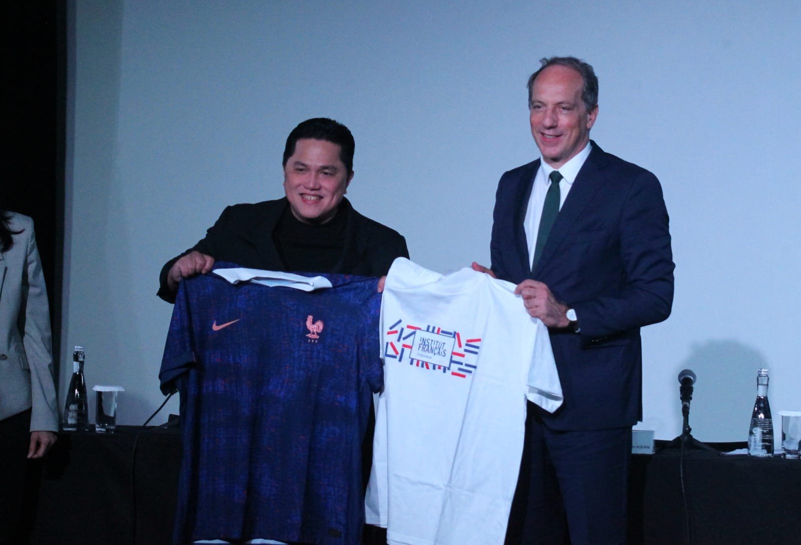 Federasi Sepak Bola Prancis (FFF) menegaskan bahwa kerja sama dengan Persatuan Sepak Bola Seluruh Indonesia (PSSI) menjadi langkah awal penting dalam mendorong pengembangan sepak bola putri Indonesia, khususnya dari level akar rumput hingga pembinaan usia muda. (Foto: AGF).