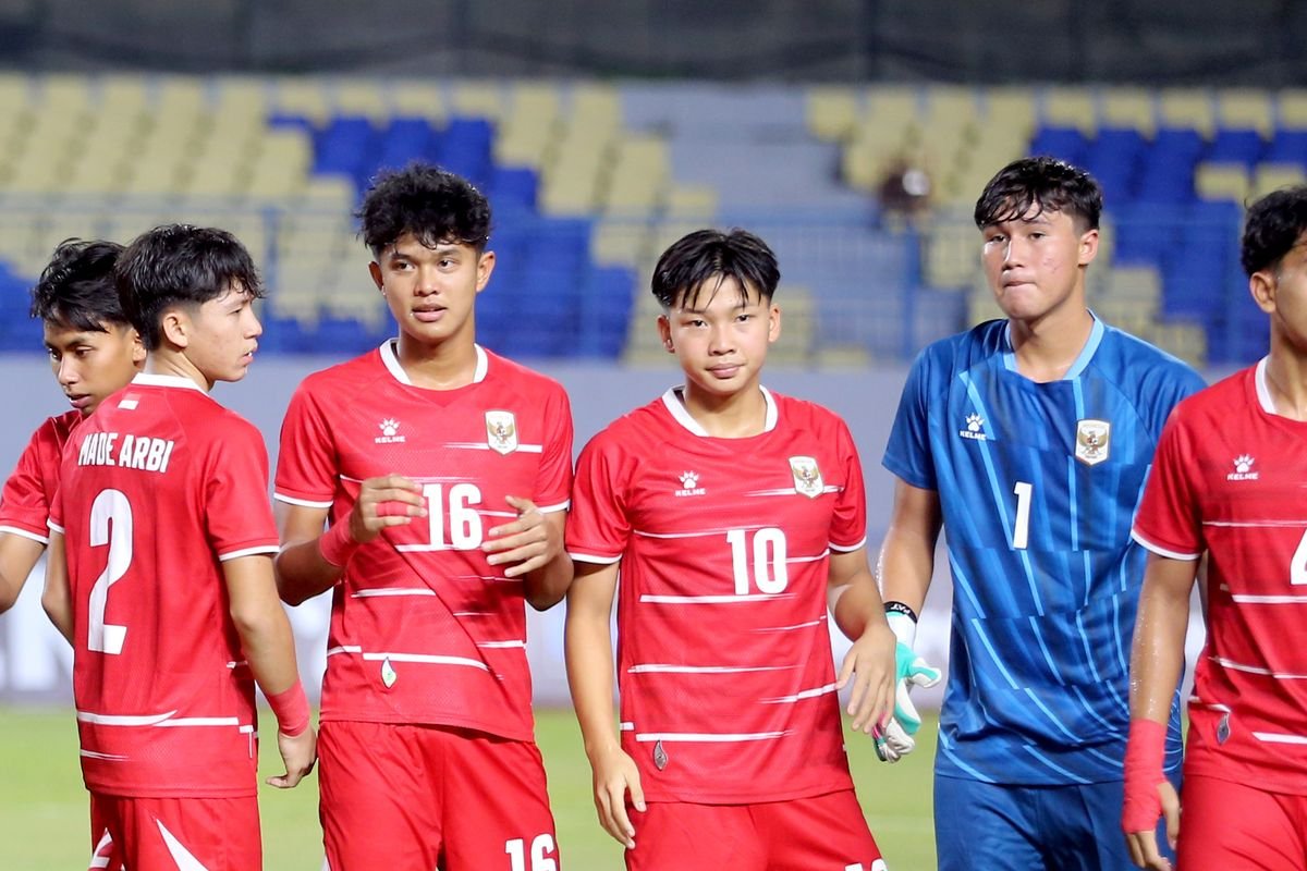 Timnas Indonesia U-17 dipastikan gagal melaju ke babak semifinal Piala AFF U-17 2026 setelah hanya bermain imbang tanpa gol melawan Vietnam pada laga terakhir Grup A. (foto: ist).