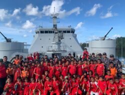 Ratusan Pelajar Ambon Kunjungi KRI Teluk Palu 523