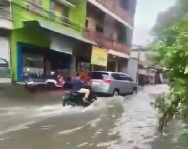 Jakarta Diguyur Hujan Lebat, Sebagian Wilayah Tergenang