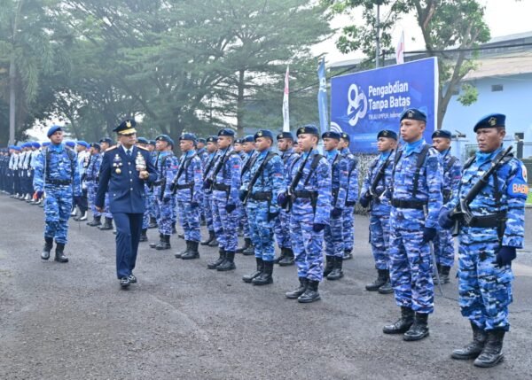 Personel Lanud Husein Sastranegara Ikuti Upacara HUT ke-80 TNI AU, Kasau Tekankan Profesionalisme