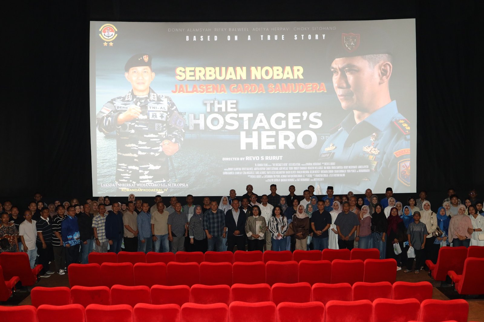 Keluarga besar Komando Daerah Maritim (Kodaeral) IV menggelar kegiatan nonton bareng (nobar) film “The Hostage’s Hero” sebagai upaya mempererat kebersamaan dan meningkatkan soliditas internal. (Foto: ist).