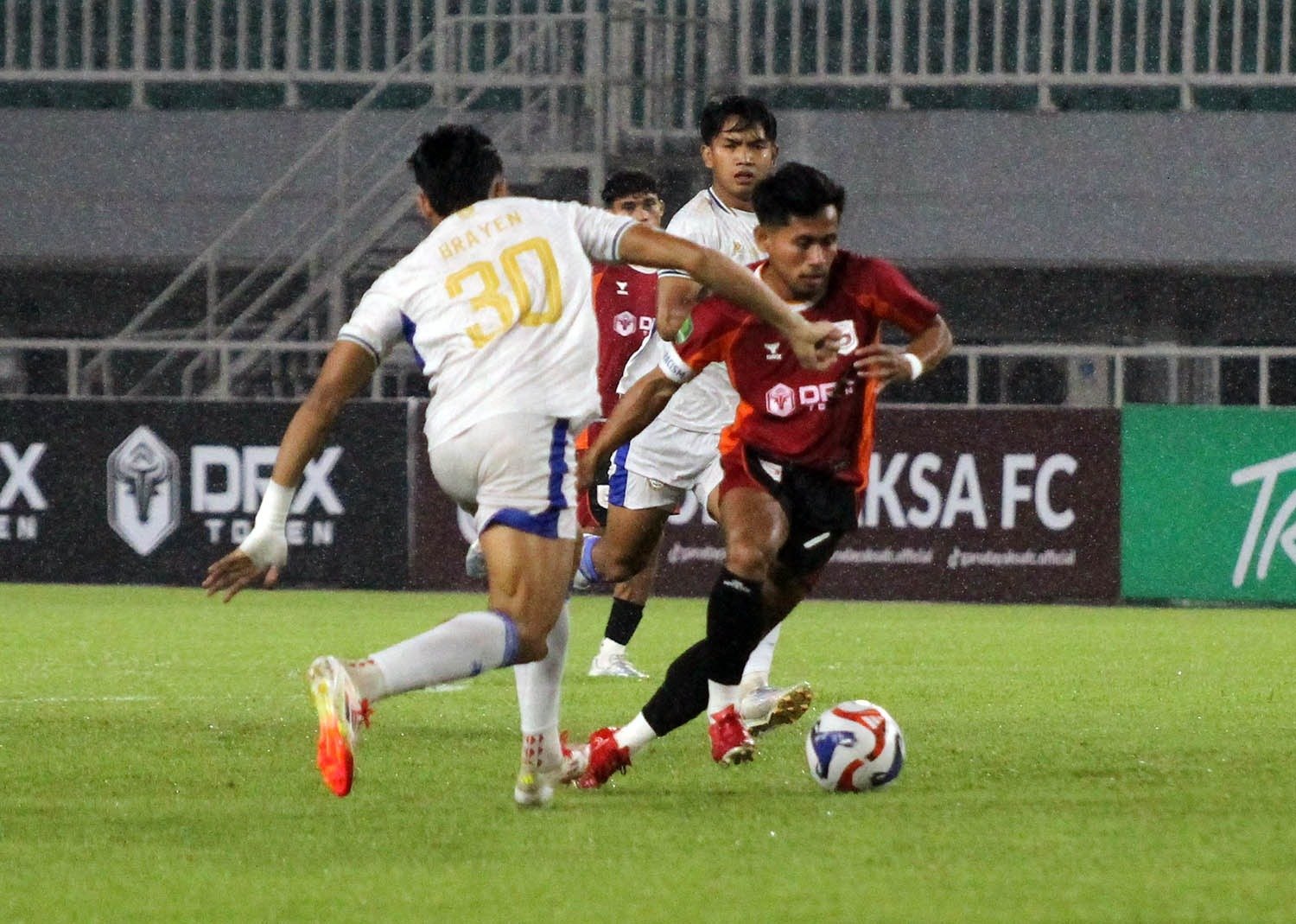 Aksi pemain Garudayaksa FC, Andik Vermansyah (jersey merah). (Foto: MAK).