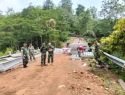 Dandim 0820/Probolinggo Letkol Inf Ribut Yodo Apriantono Tinjau  Pembangunan Jembatan Bailey di Lokasi Bencana