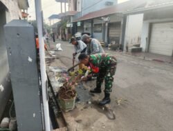 Babinsa Kelurahan Sumbertaman Mengawal Program Gotku Resik