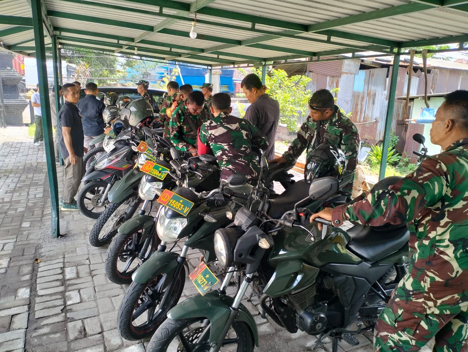 Pemeriksaan Kendaraan dinas maupun pribadi prajurit bertempat di Koramil 0819/20 Gempol
