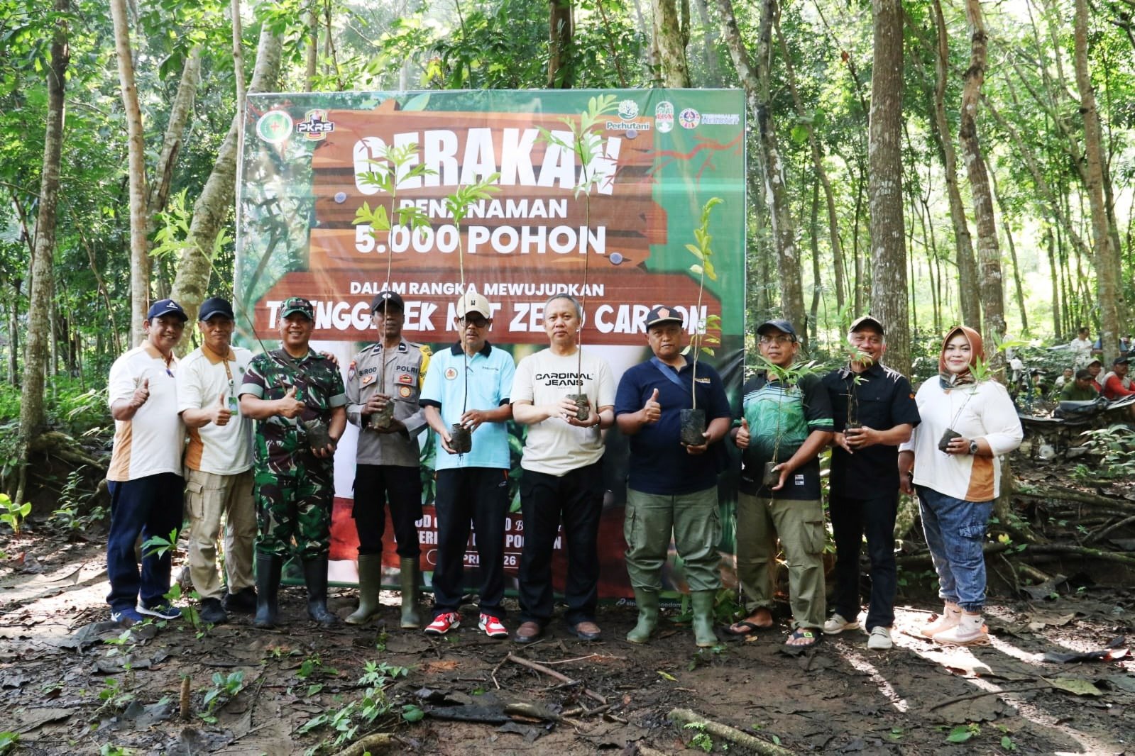 gerakan penanaman 5.000 pohon di kawasan Gunung Secang, Desa Pogalan, Kecamatan Pogalan,