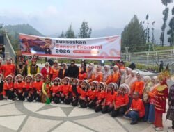 Kasdim 0820/ Probolinggo Mayor Caj Aminudin Abadi Bersama Sejumlah Pihak Menghadiri Bromo Sunset Music and Culture