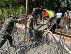 Semangat Kebersamaan, TNI dan Warga Bangun Pondasi Jembatan Garuda Kauman