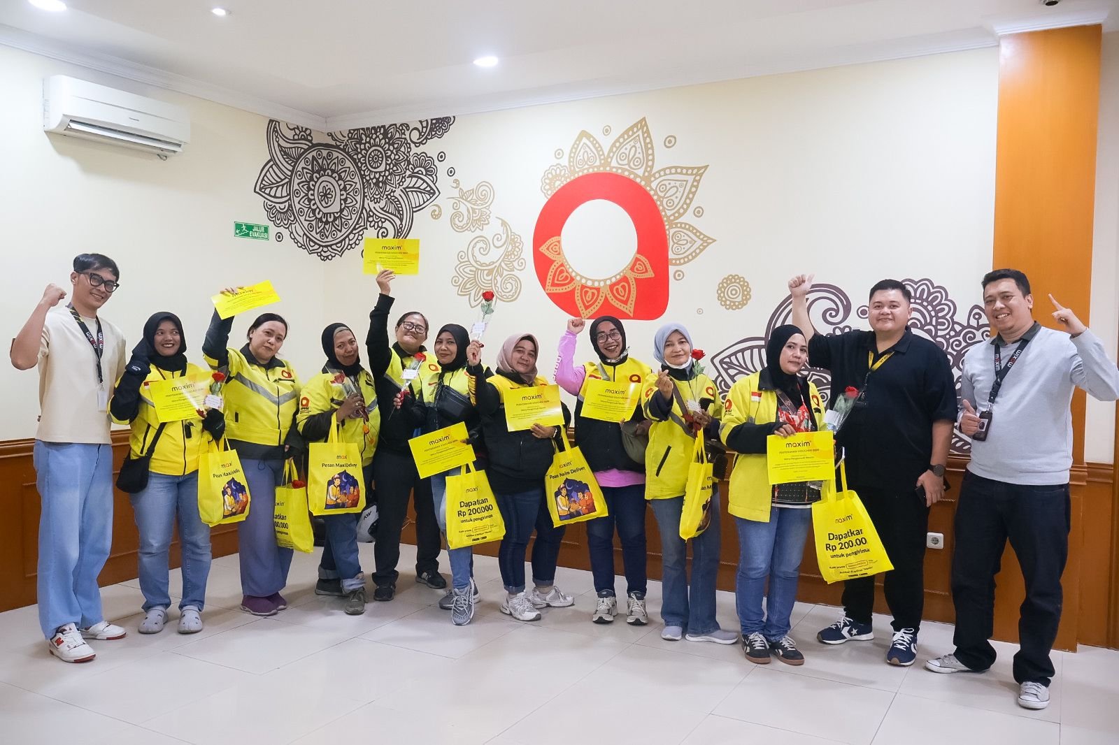 Momentum peringatan Hari Kartini 2026 dimanfaatkan Maxim Indonesia, untuk memberikan apresiasi kepada mitra pengemudi perempuan melalui pembagian voucher bahan bakar minyak (BBM) gratis. (Foto: ist).