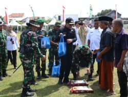 Bupati Probolinggo Serahkan Bantuan Sembako Usai Pembukaan TMMD ke-128 di Maron.