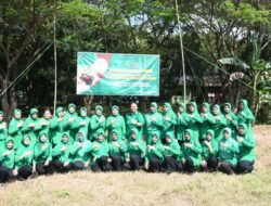Persit KCK Koorcab Rem 081 Tanam Ratusan Pohon Produktif di Kawasan Gunung Kendil