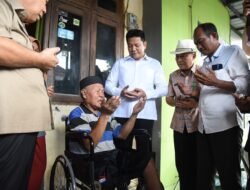 Bupati Sidoarjo Salurkan Bantuan RTLH dan Kursi Roda, Tekankan Gotong Royong.