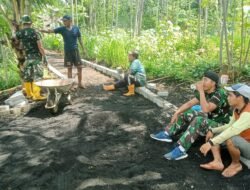 Kebersamaan TNI dan Warga Warnai Proyek Pavingisasi TMMD di Desa Brabe