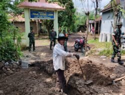 Kasdim 0820 Probolinggo Tinjau Pavingisasi Program TMMD Ke-128 di Dusun Klagin Desa Brabe