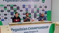 Pelatih Garudayaksa FC, Widodo Cahyono Putro (tengah), mengungkapkan rasa syukur atas hasil positif yang diraih timnya. (Foto: AGF).