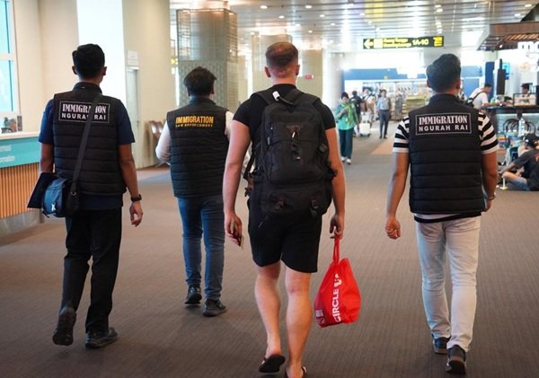 WNA Italia Dideportasi Usai Viral Dorong Polisi di Denpasar