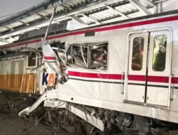 Tabrakan Kereta di Bekasi Timur, KRL Terhenti Lalu Dihantam KA Argo Bromo