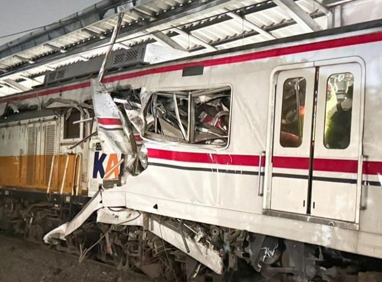 Tabrakan Kereta di Bekasi Timur, KRL Terhenti Lalu Dihantam KA Argo Bromo