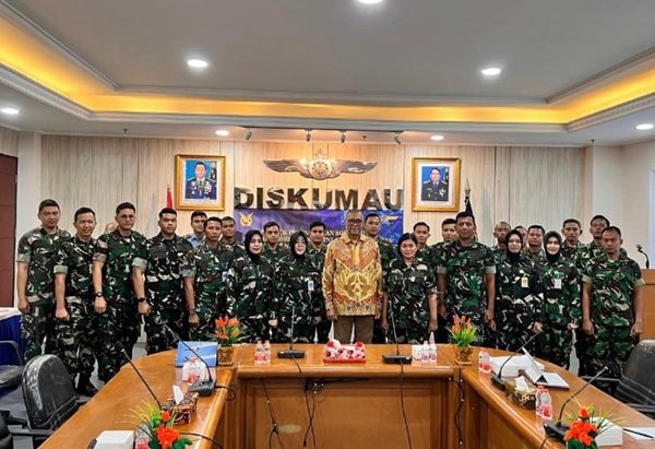 Ketua Umum DePA-RI Jadi Pembicara di Mabes TNI AU, Bahas Negosiasi hingga Resolusi Konflik