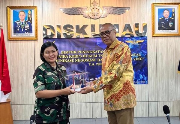 Ketua Umum DePA-RI Jadi Pembicara di Mabes TNI AU, Bahas Negosiasi hingga Resolusi Konflik