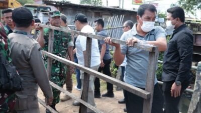 Cegah Banjir, Pemkab Tangerang Bongkar 62 Bangunan di Bantaran Sungai Cirarab