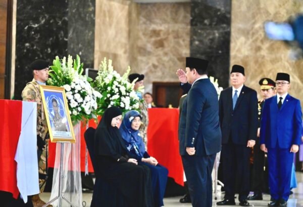 Prabowo Beri Penghormatan Terakhir untuk Tiga Prajurit TNI Gugur di Lebanon