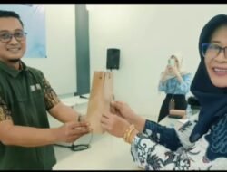 Semangat Kartini, Kepala SMPN 2 Pare Dorong Sekolah Menuju Adiwiyata Nasional