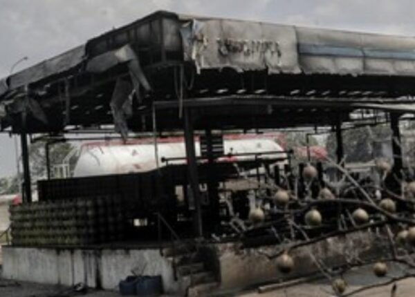 Belasan Orang Terluka akibat Kebakaran SPBE Cimuning