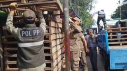 Cegah Kemacetan Sore Hari, Satpol PP Jaktim Tertibkan PKL di Jl Raya Bogor