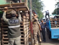Cegah Kemacetan Sore Hari, Satpol PP Jaktim Tertibkan PKL di Jl Raya Bogor