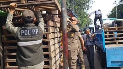 Cegah Kemacetan Sore Hari, Satpol PP Jaktim Tertibkan PKL di Jl Raya Bogor