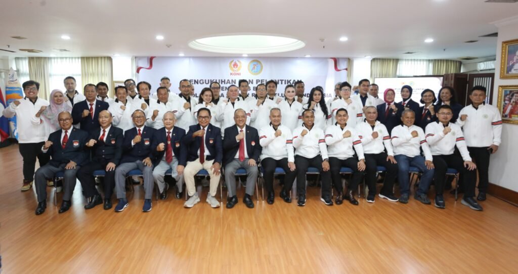 Ketua Umum Komite Olahraga Nasional Indonesia Pusat, Marciano Norman, lantik pengurus Persatuan Olahraga Sepatu Roda Seluruh Indonesia (Porserosi) masa bakti 2025–2029. (Foto: AGF).