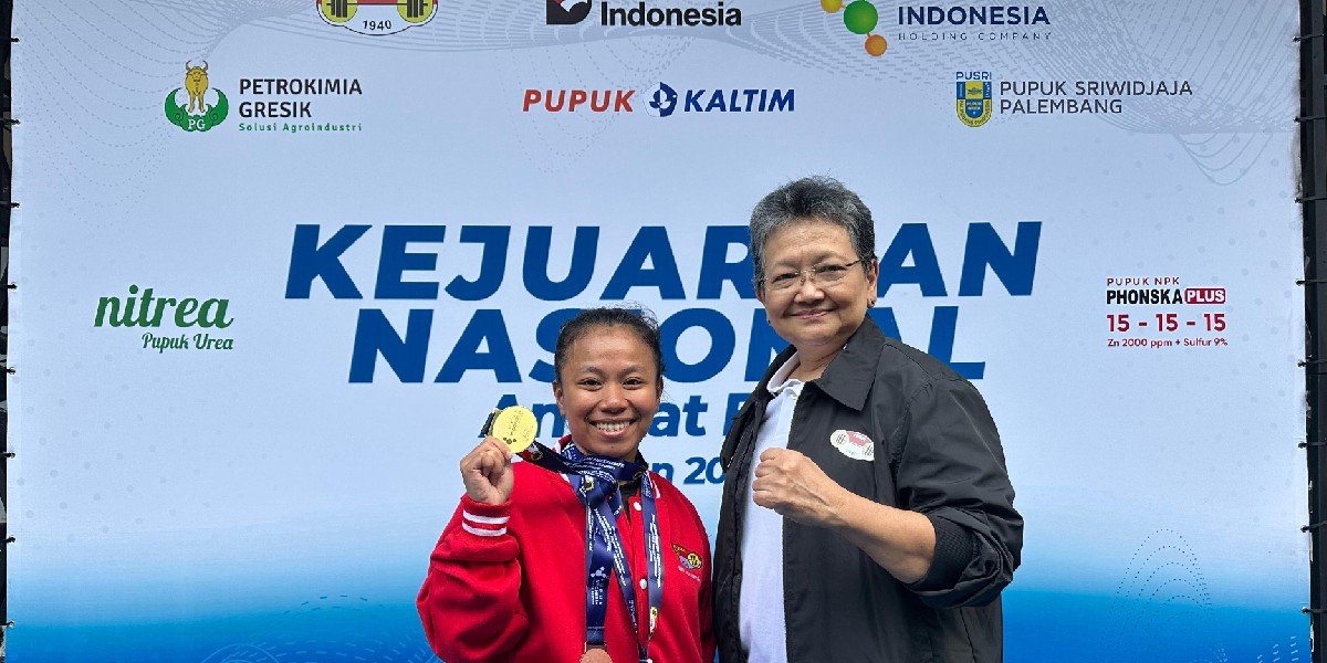 Lifter DKI Jakarta, Lisa Indriyani, berhasil mempersembahkan medali emas pertama bagi kontingen DKI Jakarta dalam Kejuaraan Nasional (Kejurnas) Angkat Besi Senior Pupuk Indonesia 2026. (foto: PABSI).