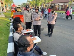 Polwan Polresta Sidoarjo Amankan Car Free Day Alun-alun