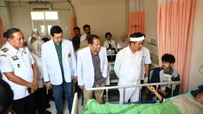 Wali Kota Bekasi dan KDM Jenguk Korban, Pastikan Penanganan Maksimal di RS