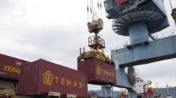 Peti Kemas Teluk Bayur