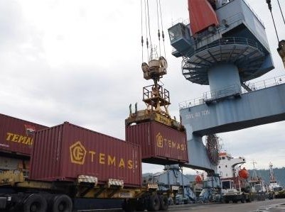 Peti Kemas Teluk Bayur