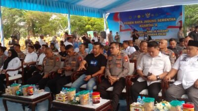 Tampak hadir wakapolda metro jaya Brigjen pol Dekananto Eko Purwono beserta pejabat utama wakil bupati intan Nurul Hikmah.beserta camat Cisauk Hendarto. Kepala Desa Dangdang BPK supena.kasdam jaya mayjen TNI zulhadrie, s,mara.Danrem 052/ Wijayakarma Brigjen TNI Faisak Rizal, serta Wakapolres beserta pejabat utama polres Tangerang Selatan, Gapoktan kabupaten Tangerang. (Foto: Aceng sutisna)