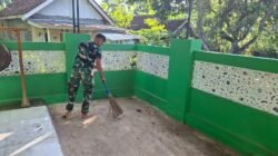 Satgas TMMD Ke-128 Kodim 0820 Probolinggo melaksanakan kerja bakti di Masjid Nurul Jannah Dusun Klagin RT 18 RW 07 Desa Brabe, Kecamatan Maron, Kabupaten Probolinggo. (Foto: ist)