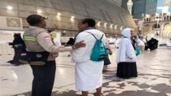 Sigap di Tanah Suci, Personel Brimob PPIH 2026 Selamatkan Jamaah Pingsan dan Bantu Jamaah Tersesat di Masjidil Haram